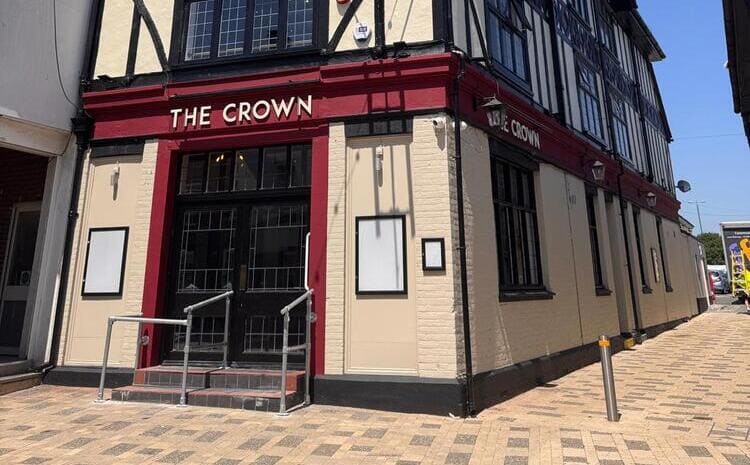 The Crown in, Little Hampton