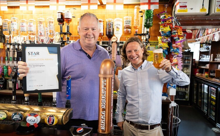 (L-R) - Duncan Smith and Star Pubs Area Manager Gavin Perkins
