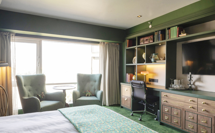 Park Plaza London Riverbank Launches Natural History Museum Dinosaur Family Suite